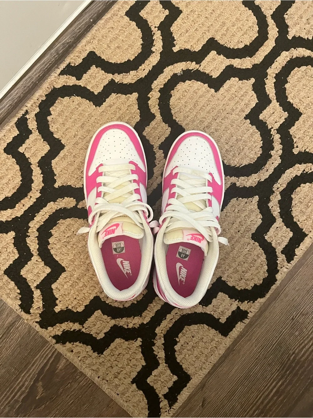 Nike Kids White and Pink Low-Top Sneakers